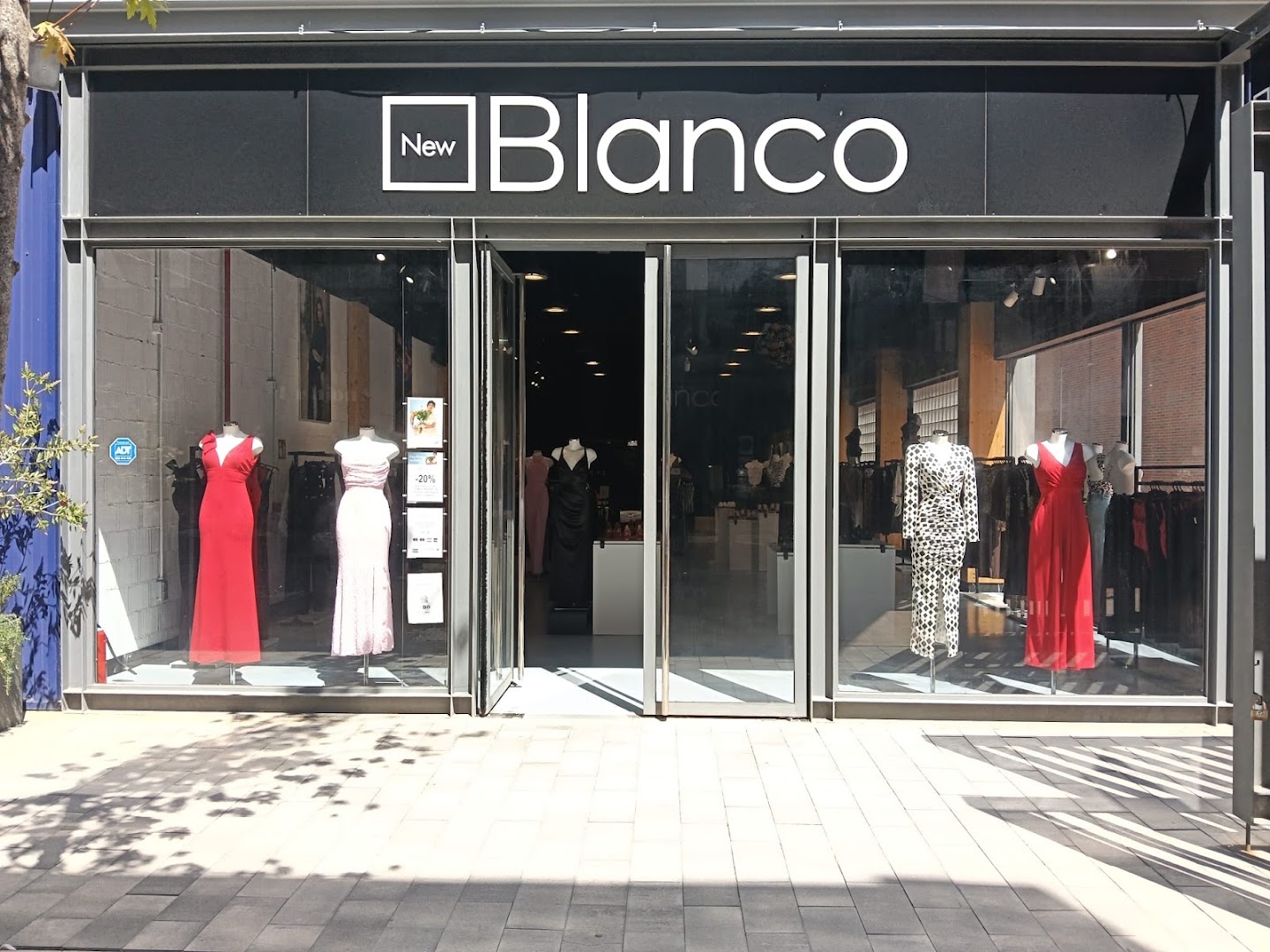 New Blanco: clear storefront and product display
