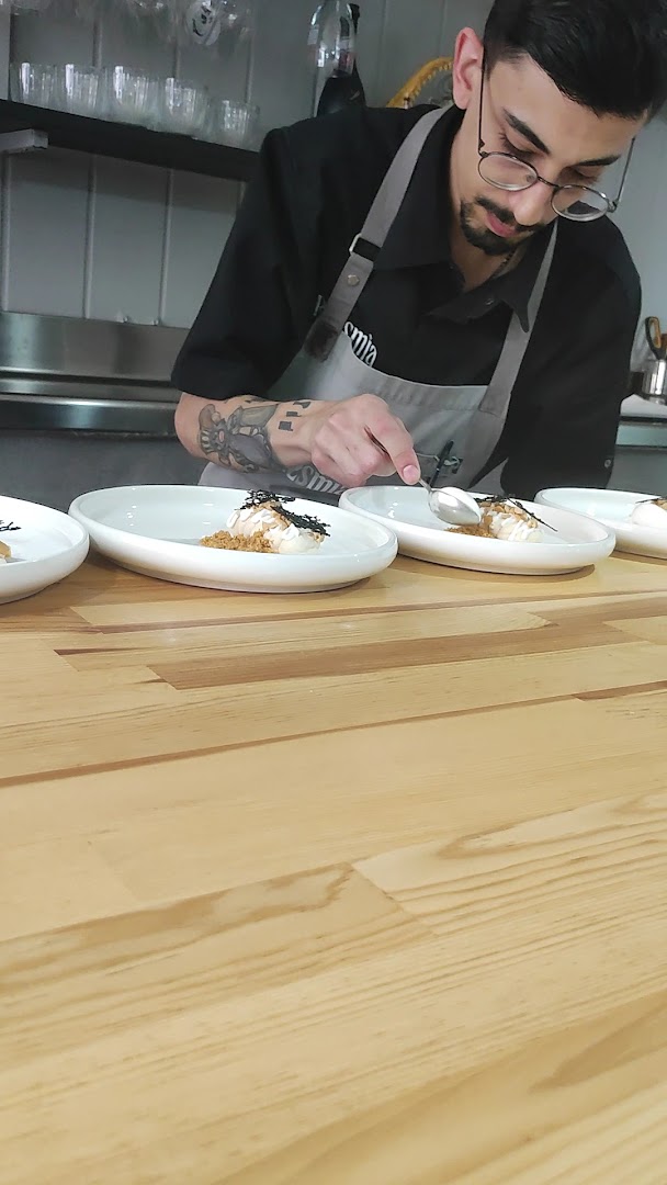 Rassmia: professional shot of food preparation