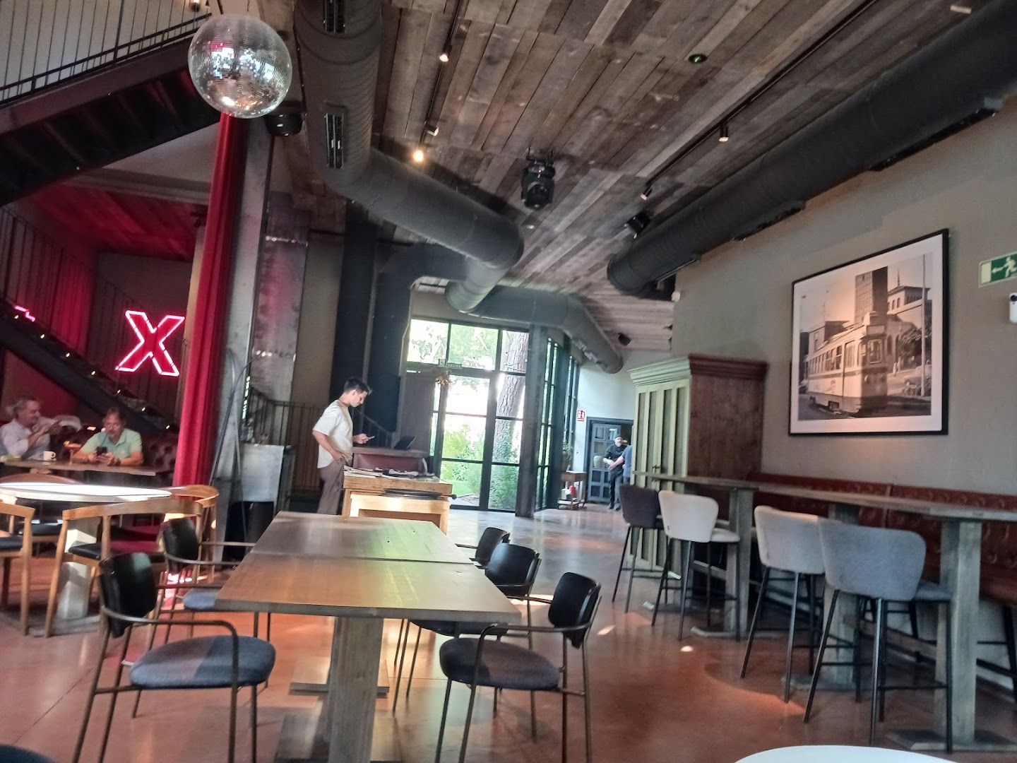 ROTO Zaragoza: restaurant interior and atmosphere