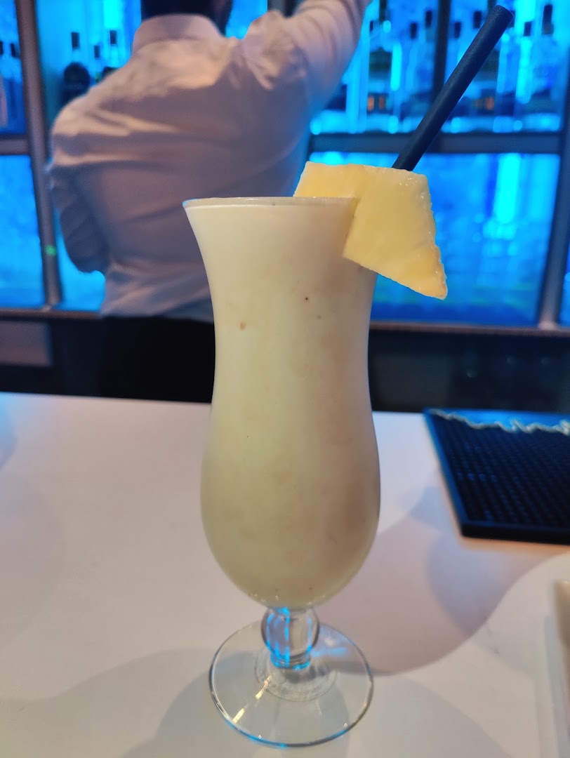 Sabbatico: appetizing cocktail photo at bar