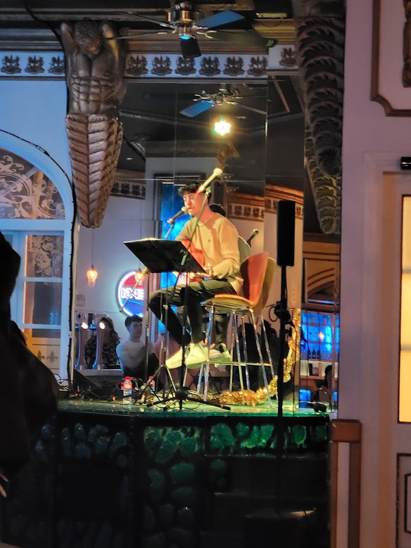 Sabbatico: live music atmosphere well