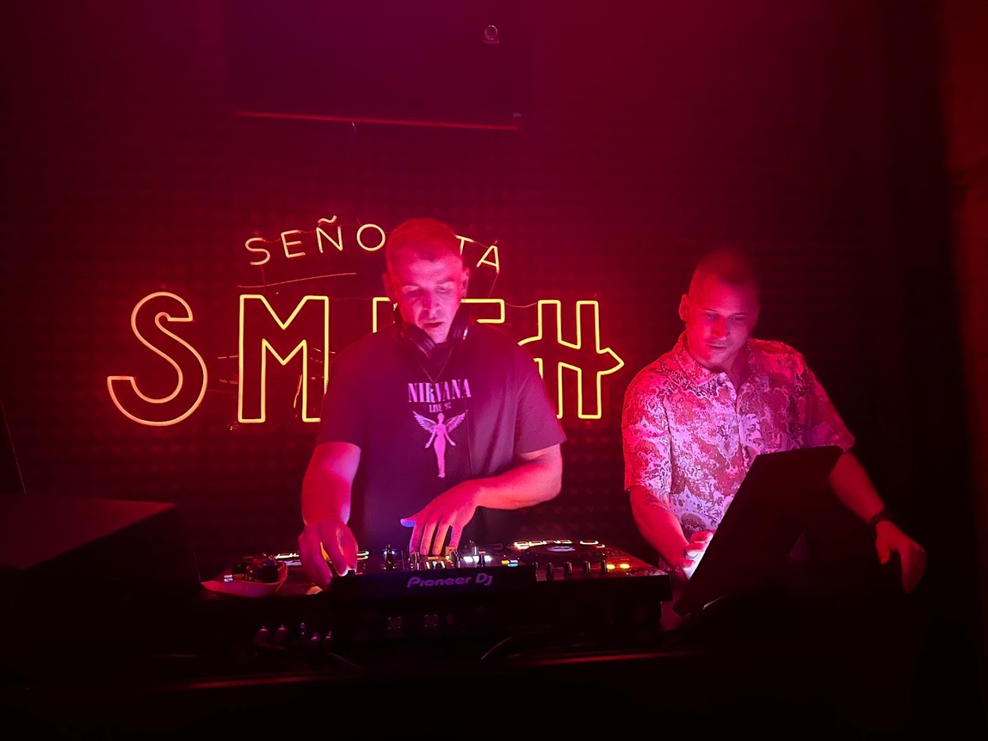 Señorita Smith: venue atmosphere and DJs