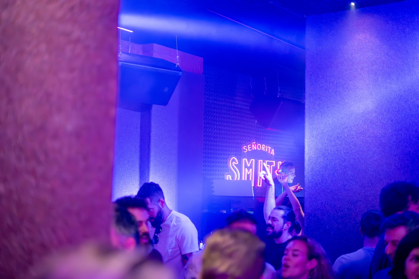 Señorita Smith: vibrant bar atmosphere well