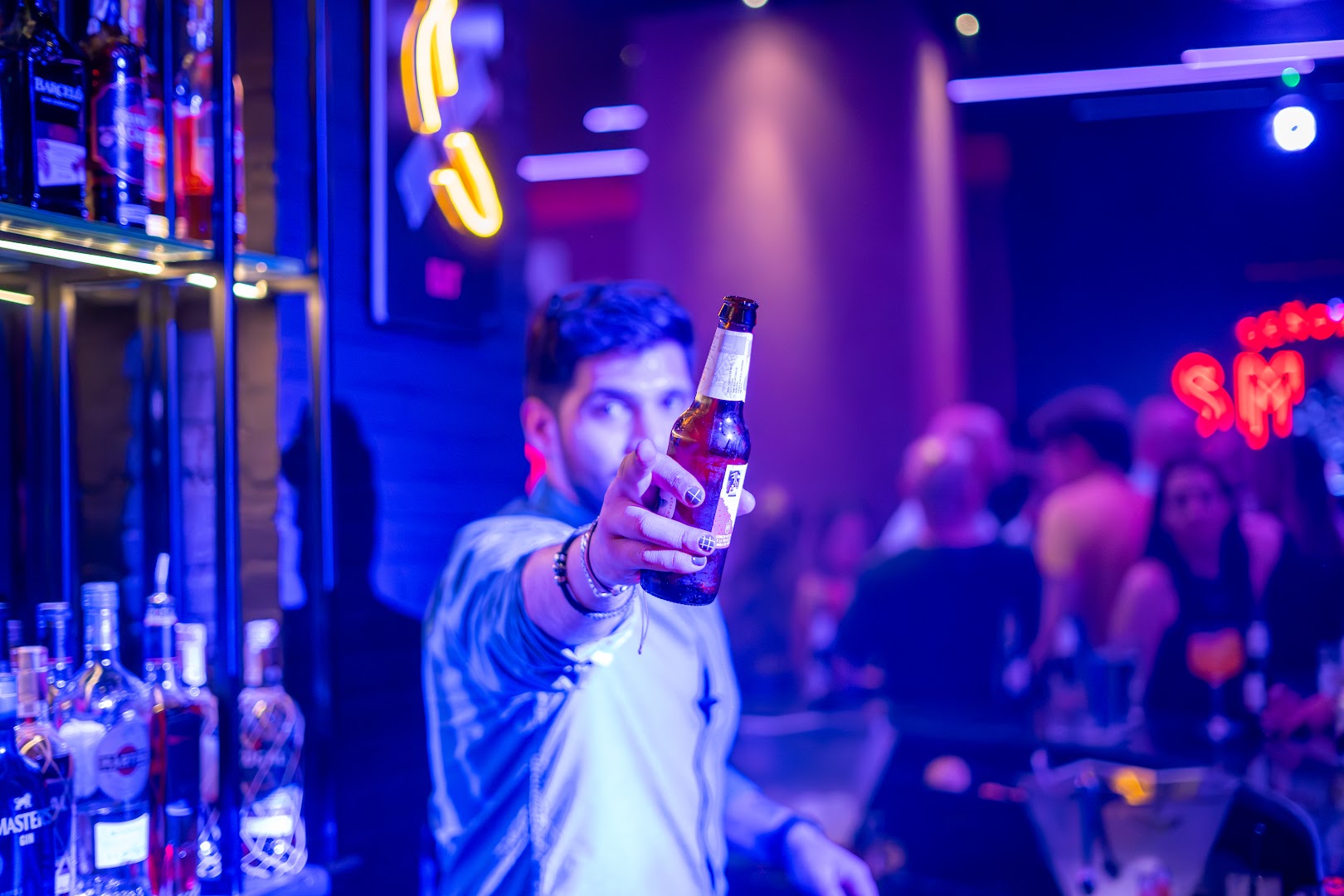 Señorita Smith: vibrant bar atmosphere well