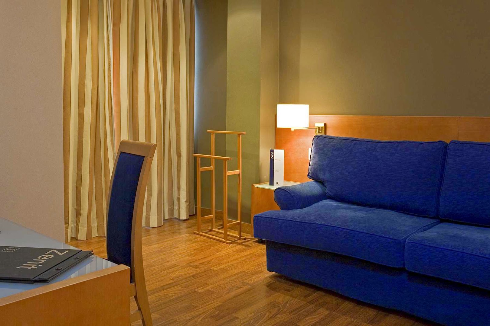 Zenit Don Yo: clear, professional hotel room photo
