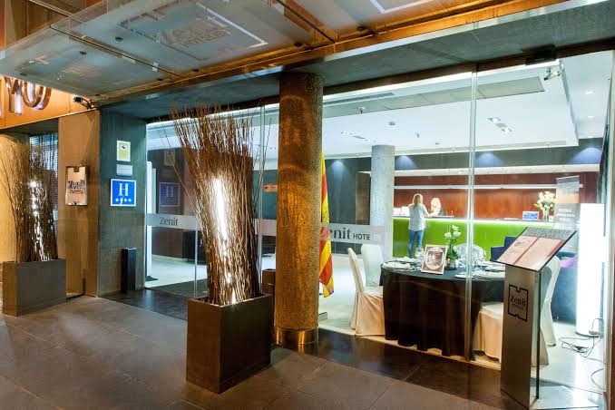Zenit Don Yo: professional shot of hotel entrance