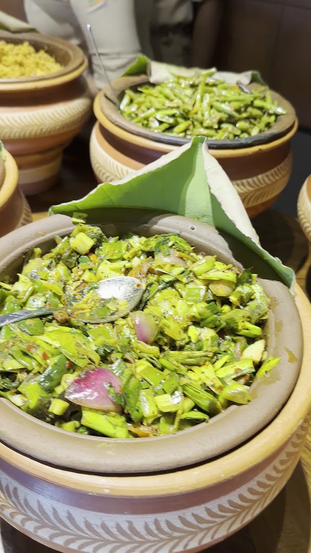 Arachchi Restaurant: appetizing photo of restaurant food
