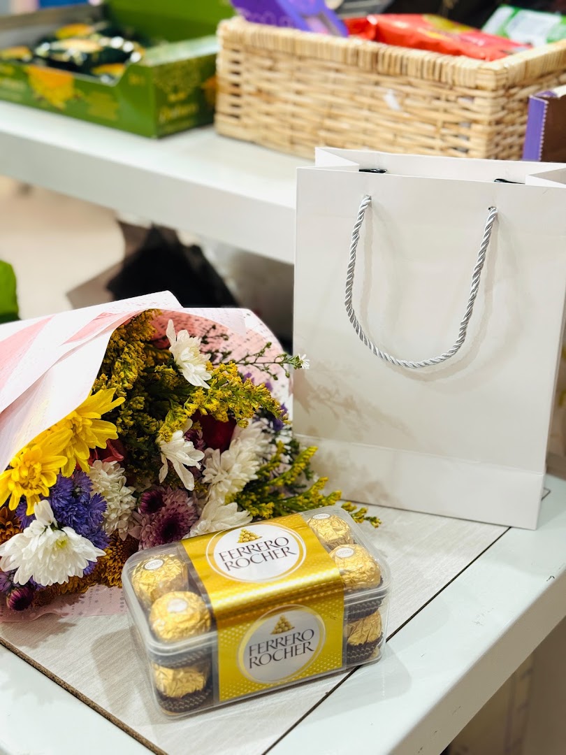 Gift Ceylon: clear product display photo