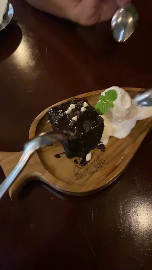 Kafe: appetizing photo of dessert