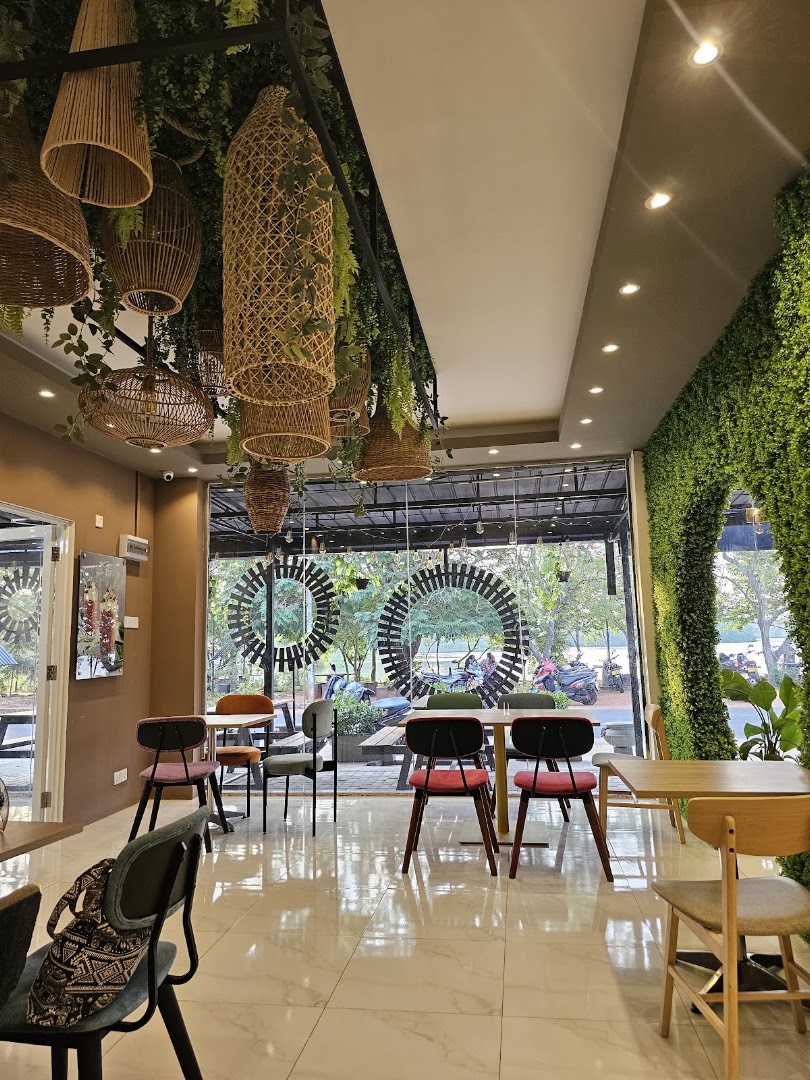 Marino Cafe & Restaurant: attractive interior and inviting atmosphere
