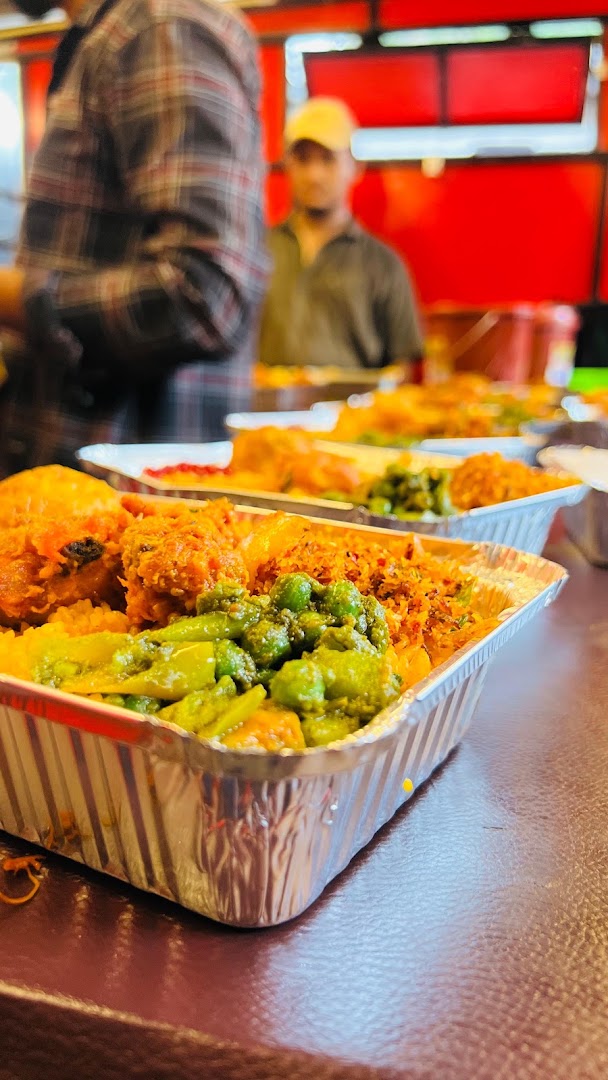 Rasa Lanka: appetizing food in restaurant setting