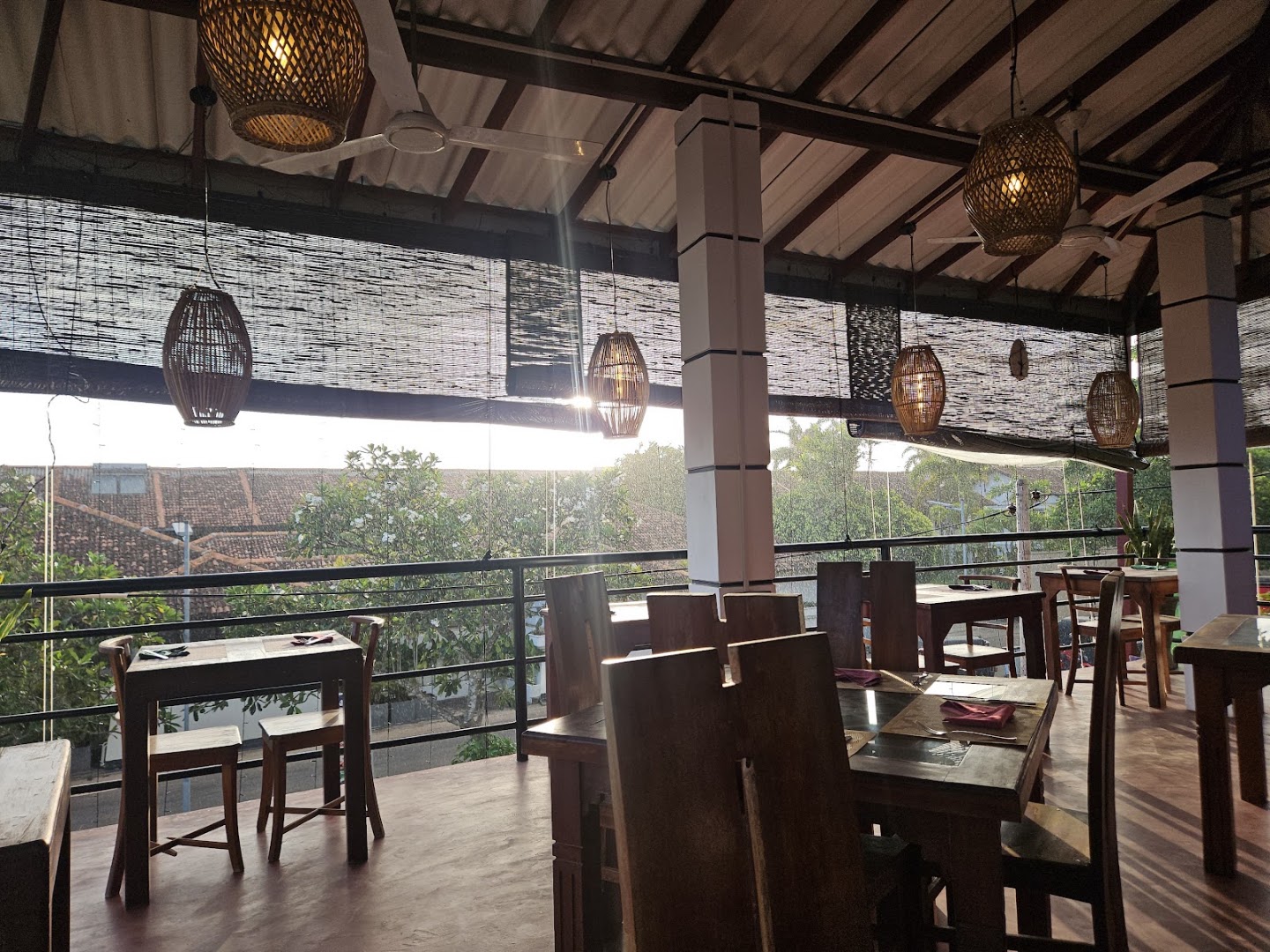 Bamboos Garden Restaurant: inviting and clear restaurant interior