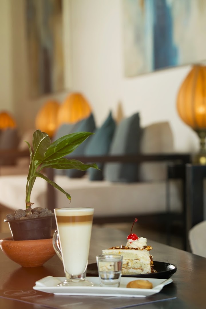 Brick Lane Coffee Lounge: appealing food and drink presentation