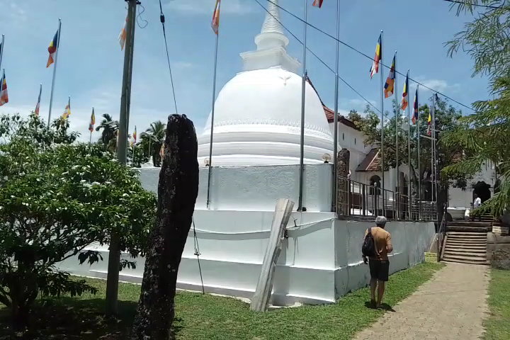 Galapatha Raja Maha Viharaya: clear view of temple architecture