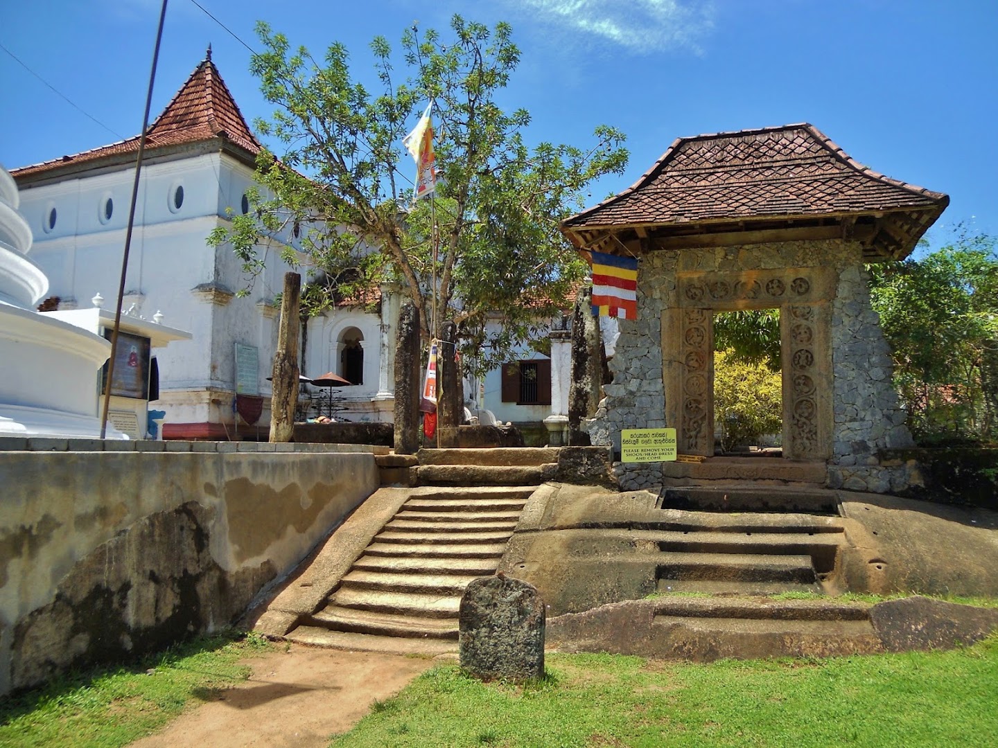 Galapatha Raja Maha Viharaya: clear, high-quality exterior view