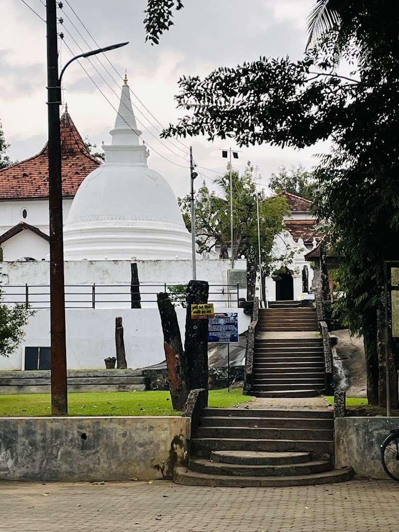 Galapatha Raja Maha Viharaya: clear view of temple exterior
