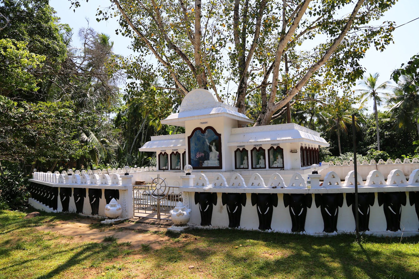 Galapatha Raja Maha Viharaya: clear photo of temple exterior