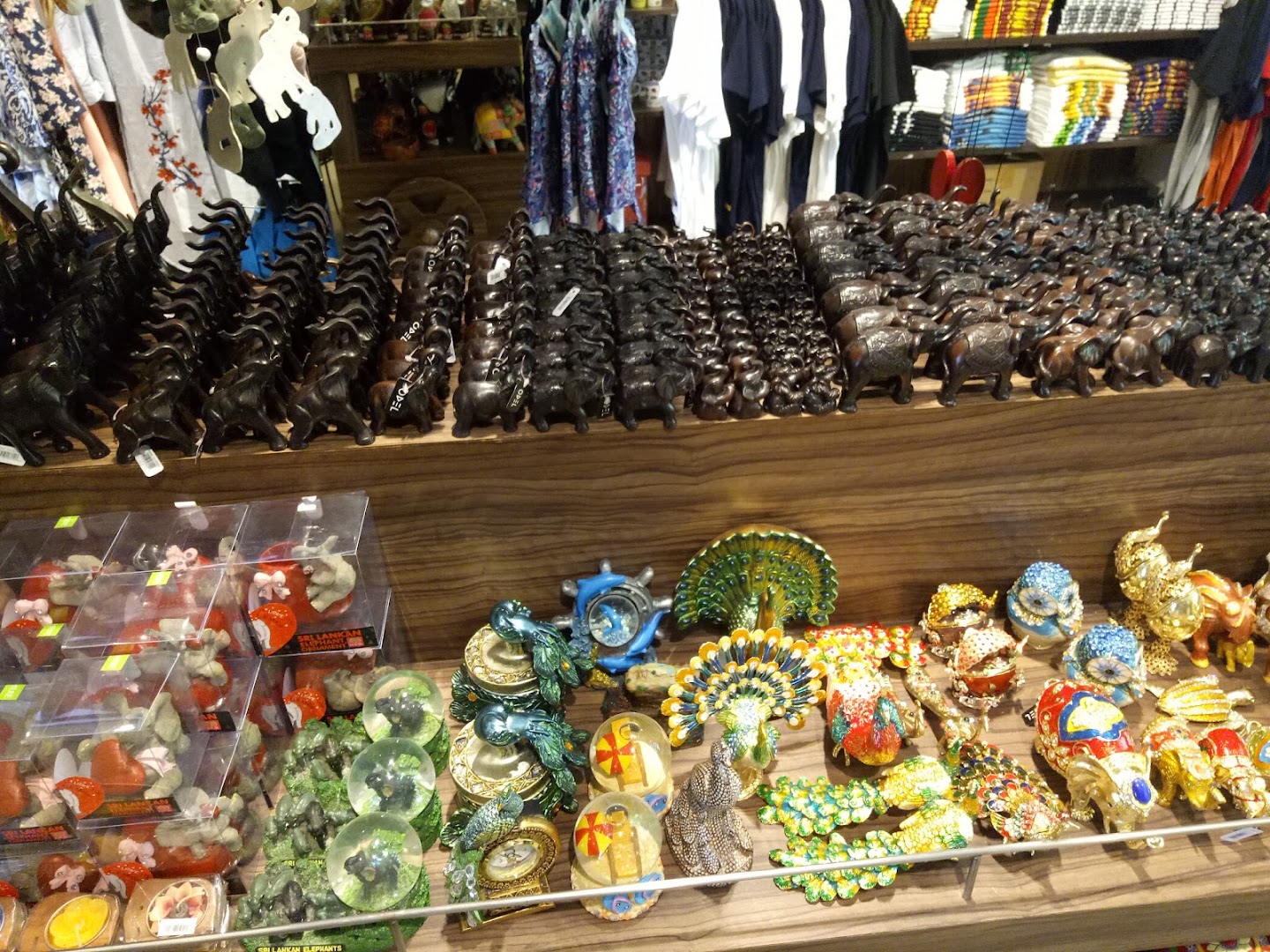 LUV SL: clear display of shop products