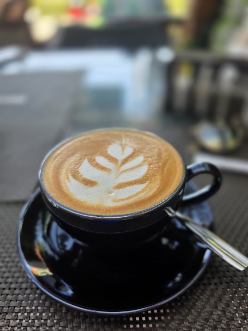 Randy's Coffee House: high quality latte art photo
