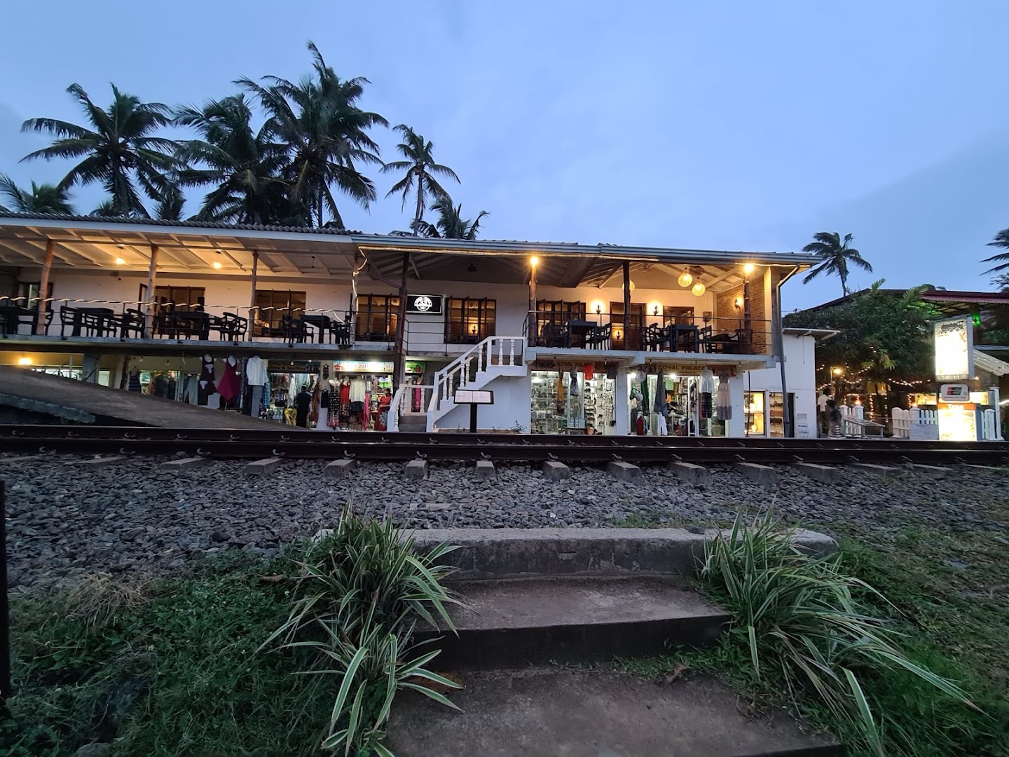 Royal Palace: clear exterior view of shop