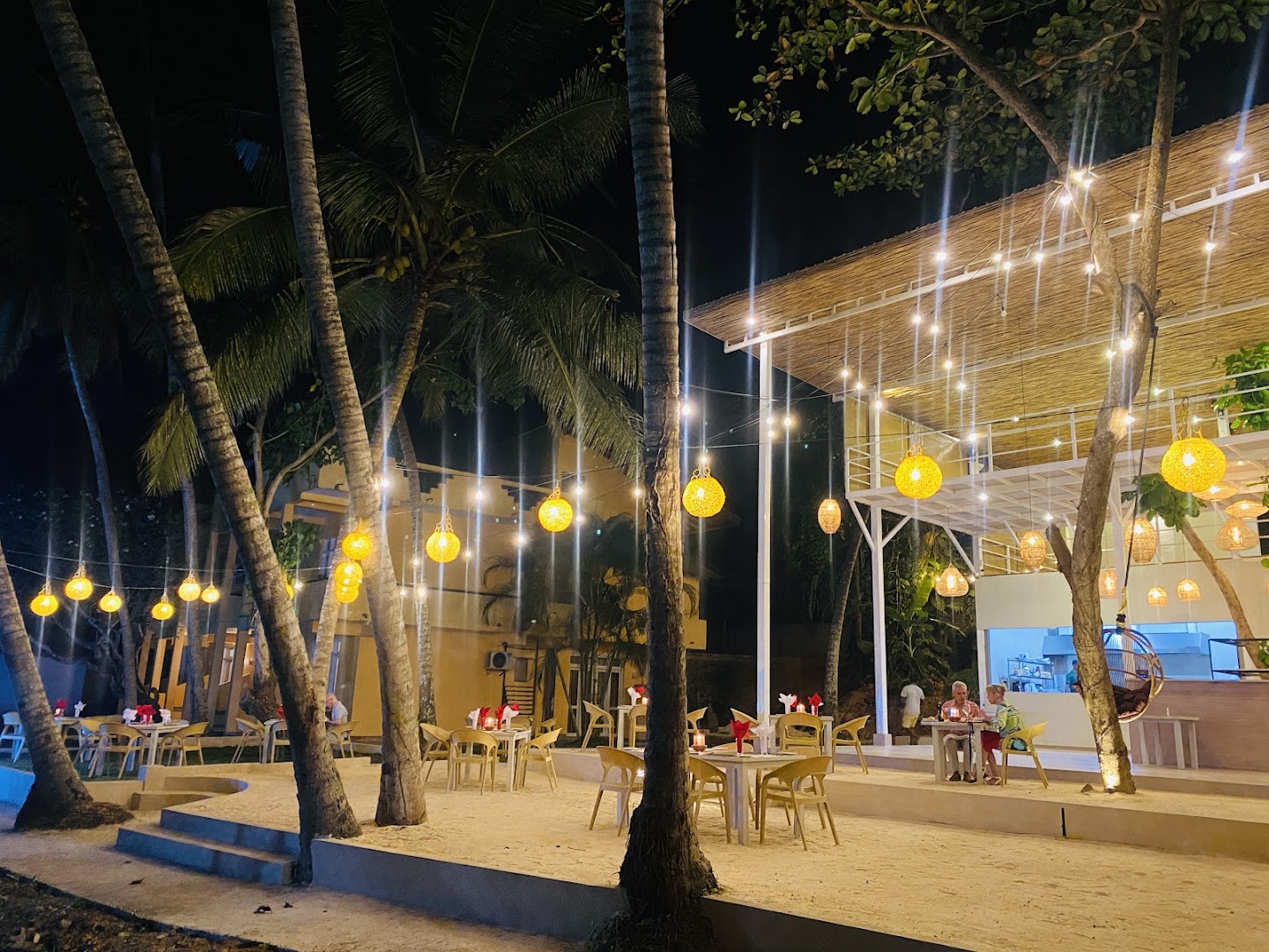 Srilancaña Restaurant: beautiful atmospheric evening restaurant shot