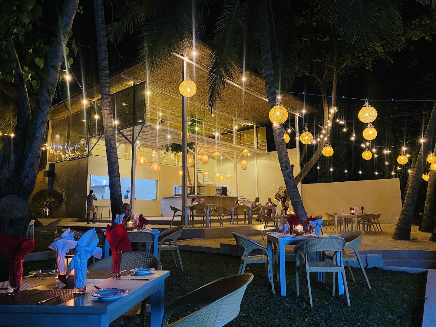 Srilancaña Restaurant: beautiful atmospheric evening restaurant shot