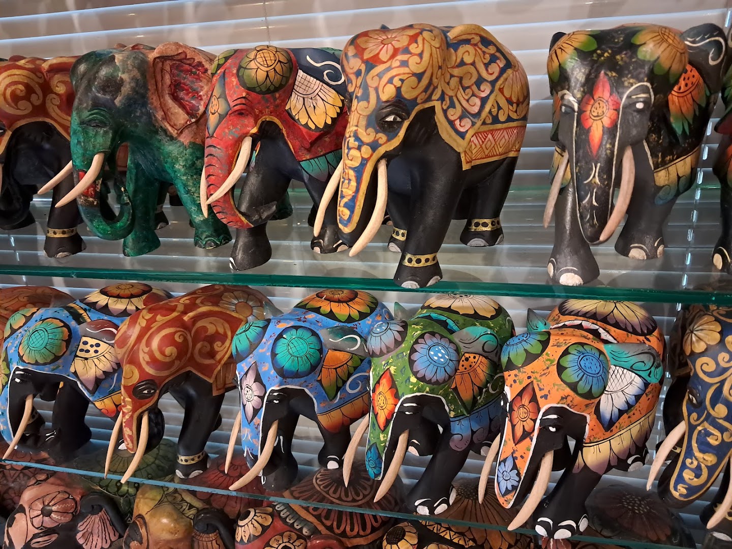 Sunflower Arts & Crafts: clear display of shop products
