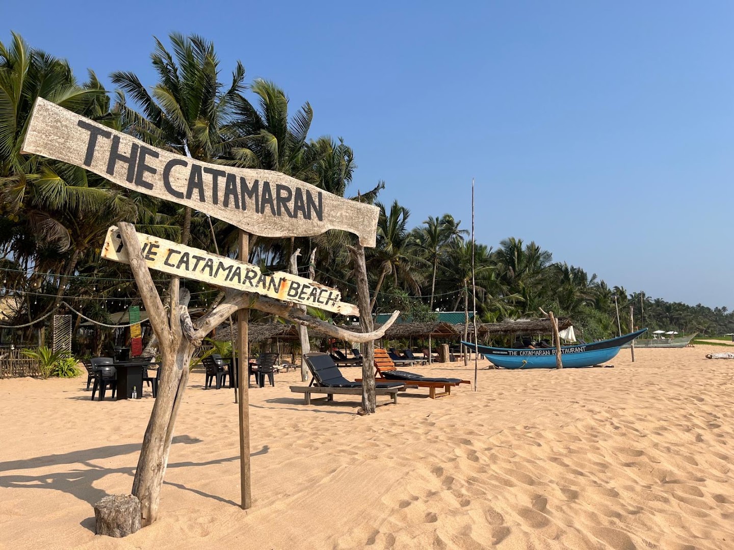 The Catamaran Beach Restaurant: clear, inviting beach restaurant exterior