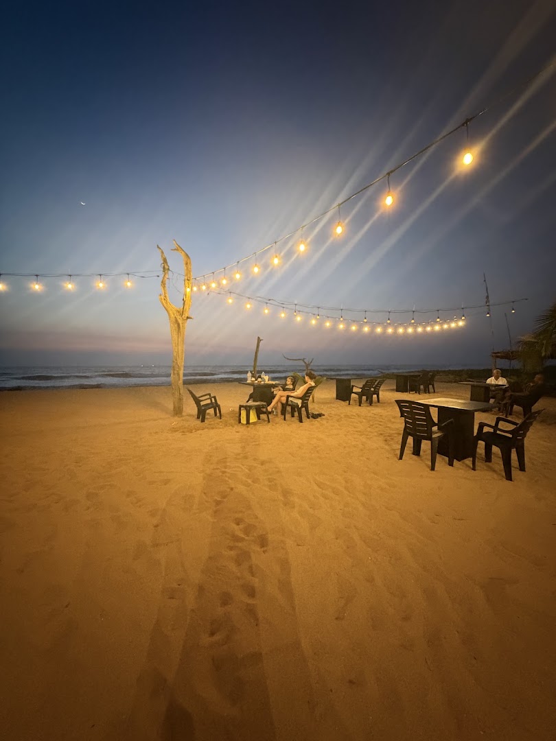 The Catamaran Beach Restaurant: beautiful atmospheric beach restaurant setting