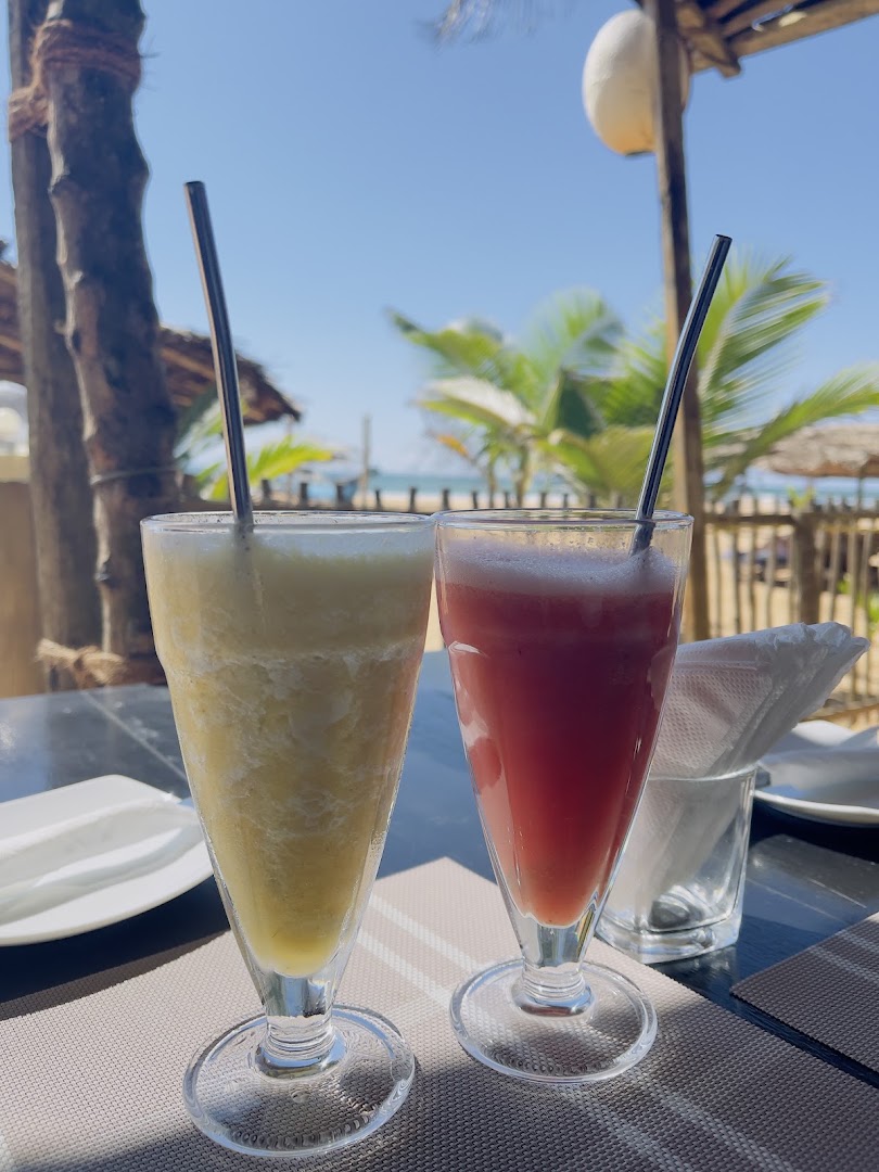 The Catamaran Beach Restaurant: appealing photo of restaurant drinks
