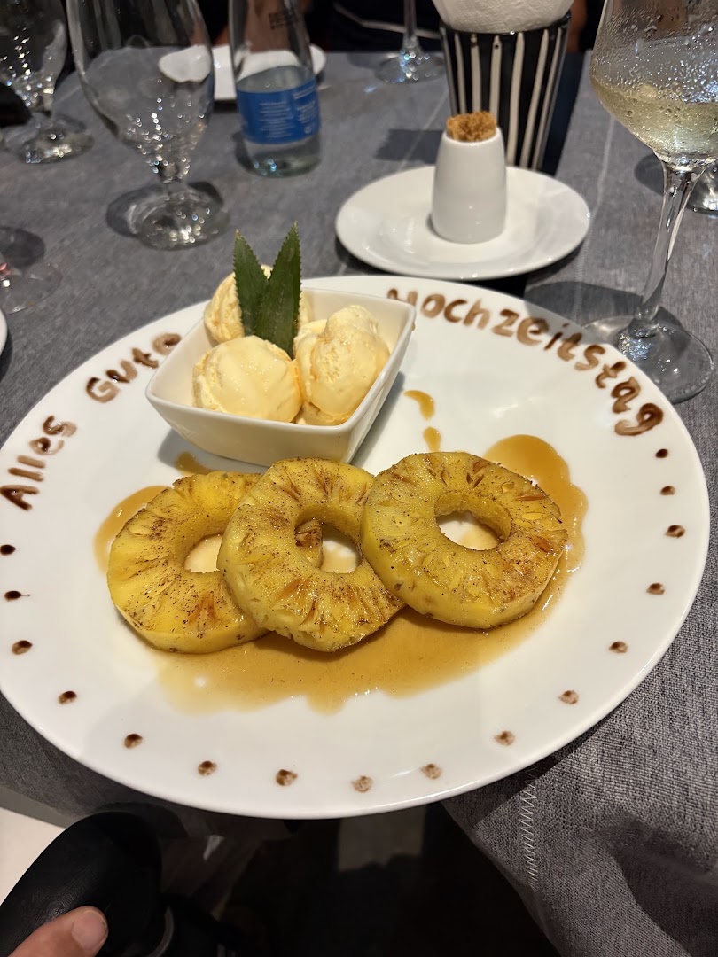 Vintage Restaurant: appetizing food presentation