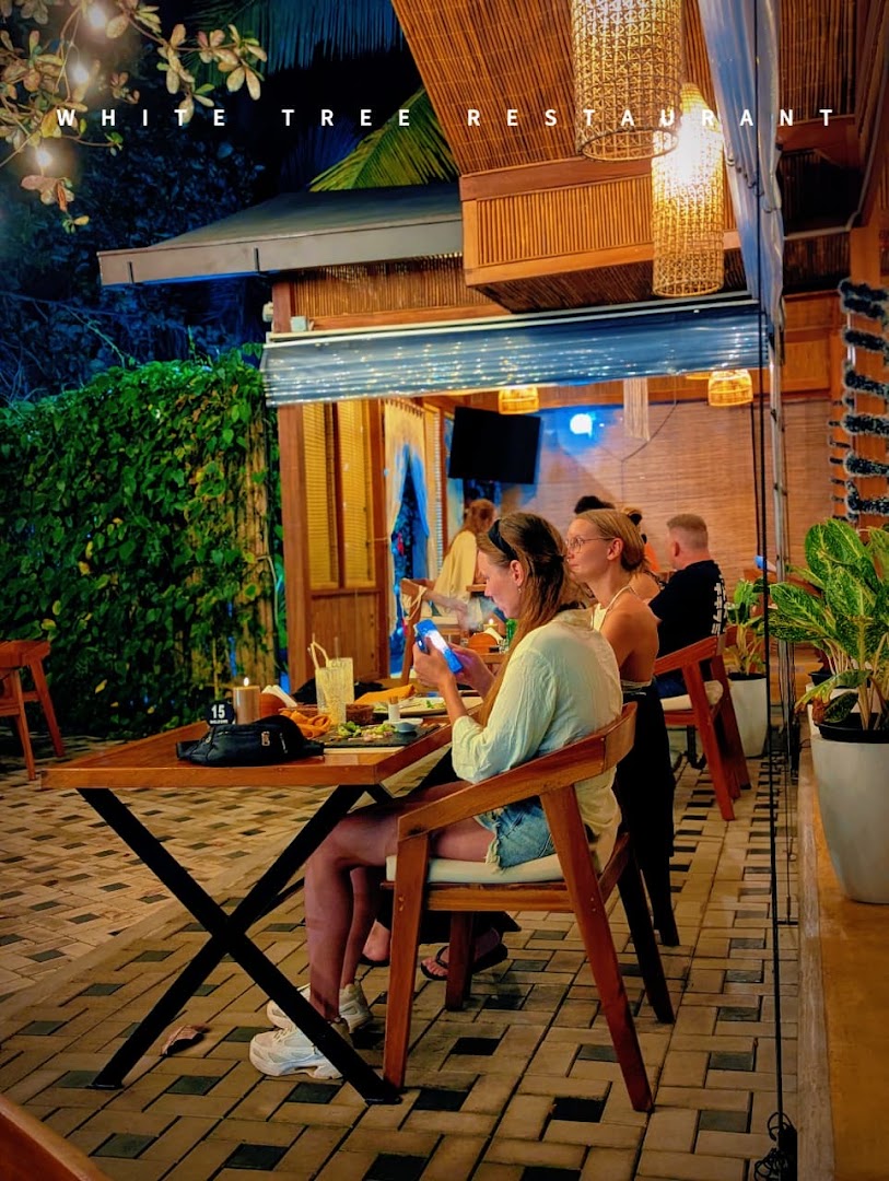 White Tree Restaurant: inviting atmosphere and clear view