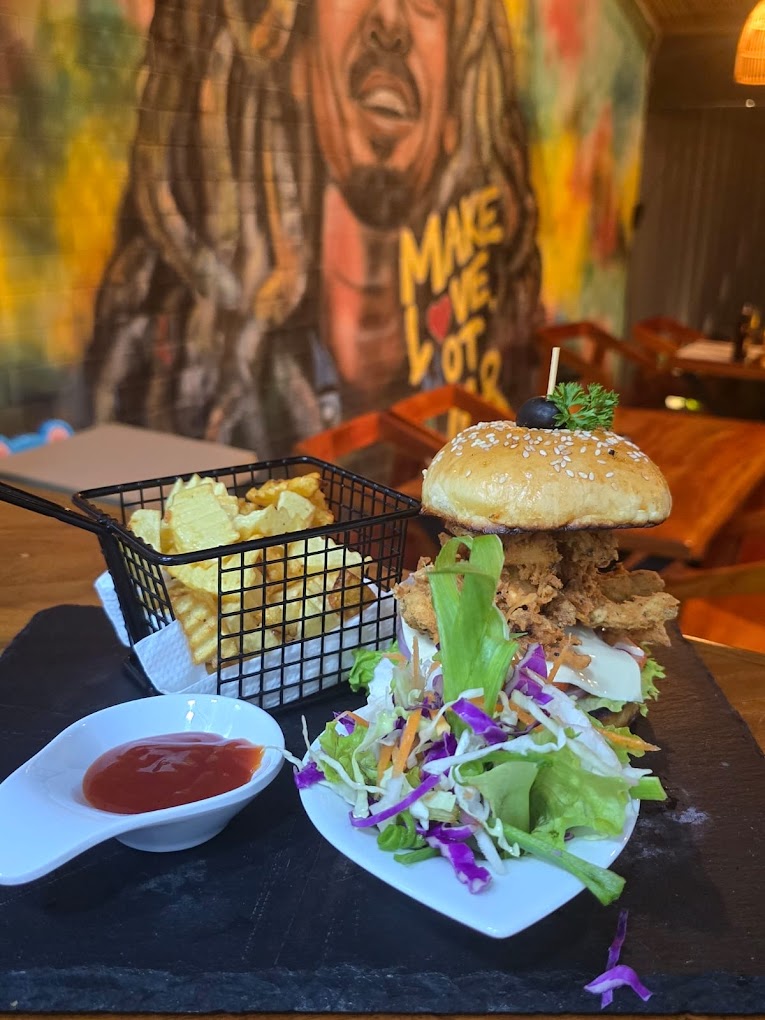White Tree Restaurant: appetizing food presentation and quality
