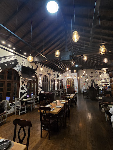 Blooming Breakfast: clear, inviting interior atmosphere