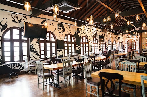Blooming Breakfast: high quality interior atmosphere shot