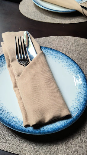 Blooming Breakfast: professional and clean table setting