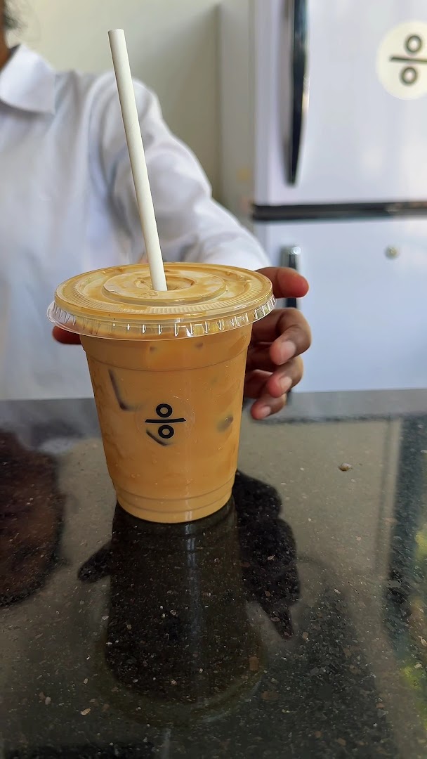 Divide: clear photo of served drink