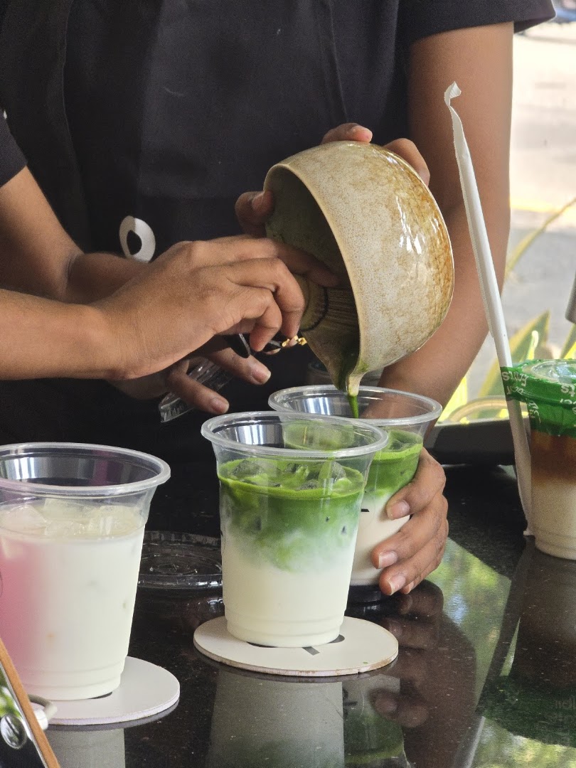 Divide: high quality drink preparation shot