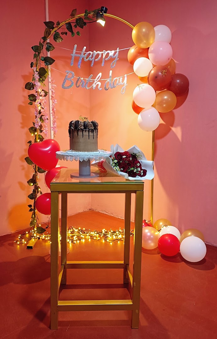 Dream Cakes by Nadee: attractive display of shop product