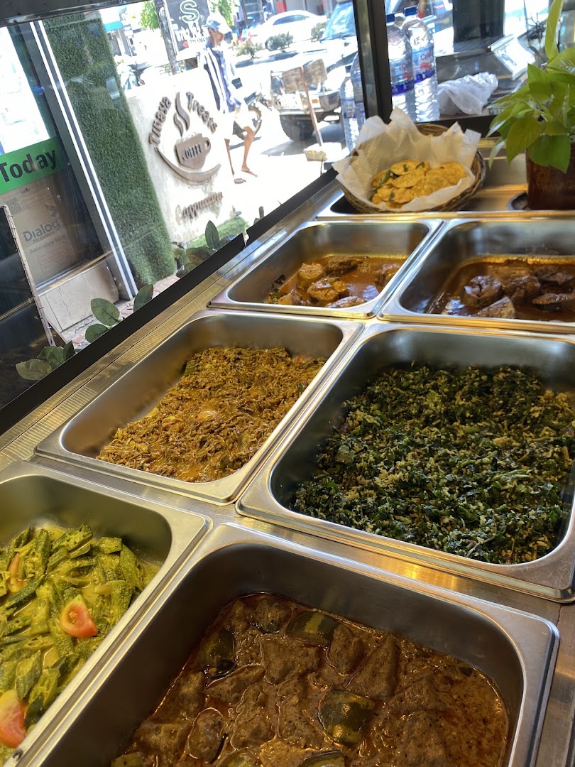 Garden Table Dambulla: appetizing display of restaurant food
