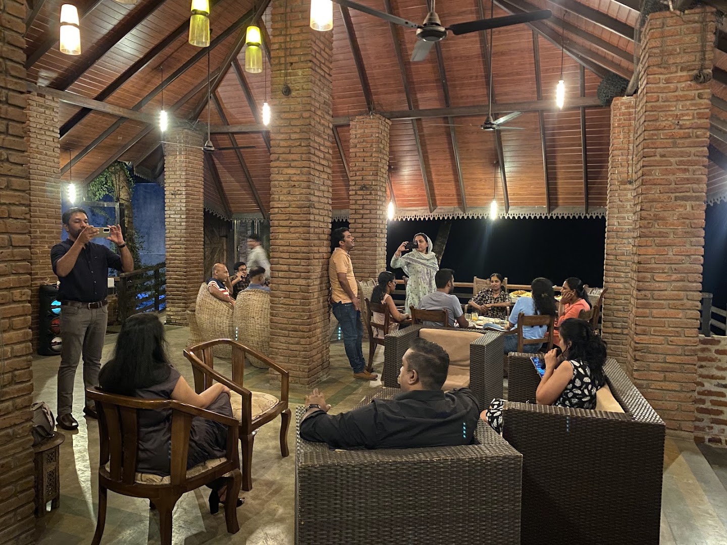 Garden Table Dambulla: inviting restaurant atmosphere
