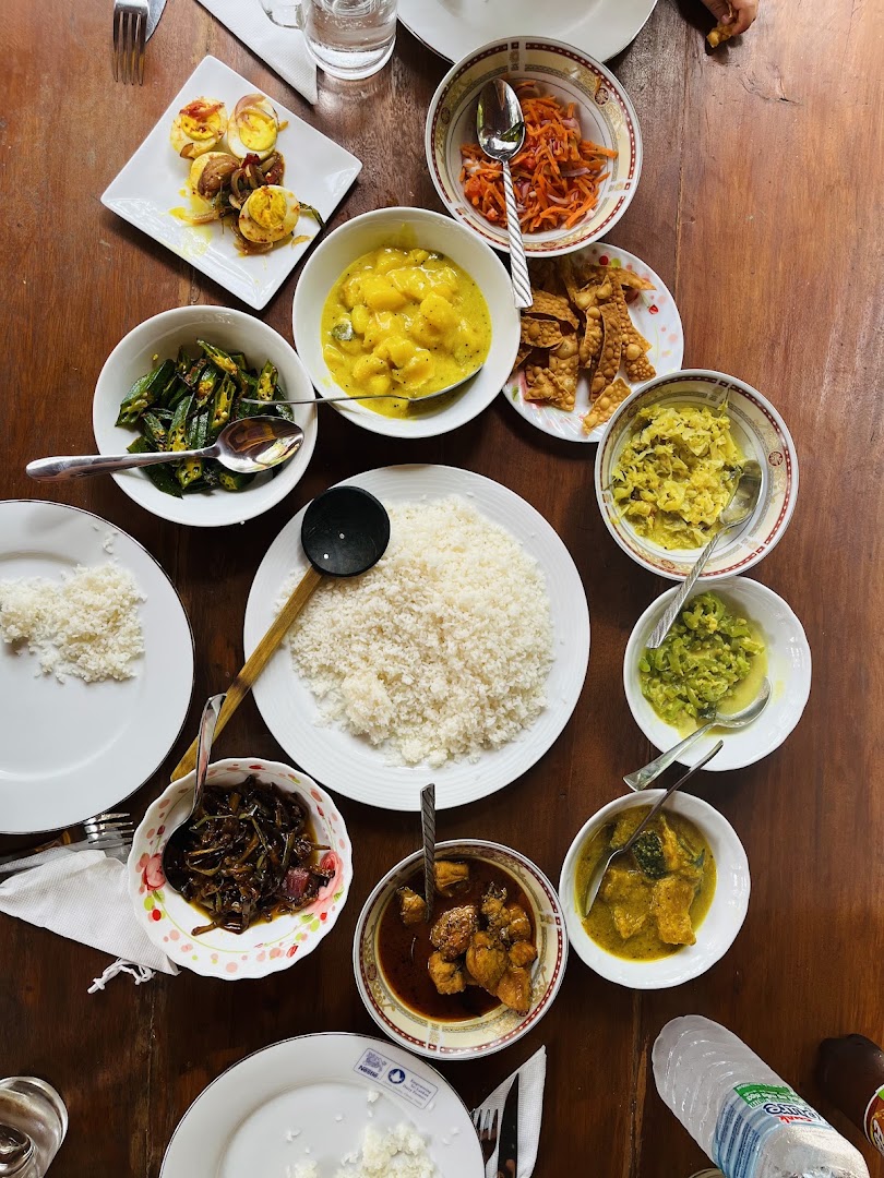 Golden Rainbow Restaurant: appetizing spread of restaurant food