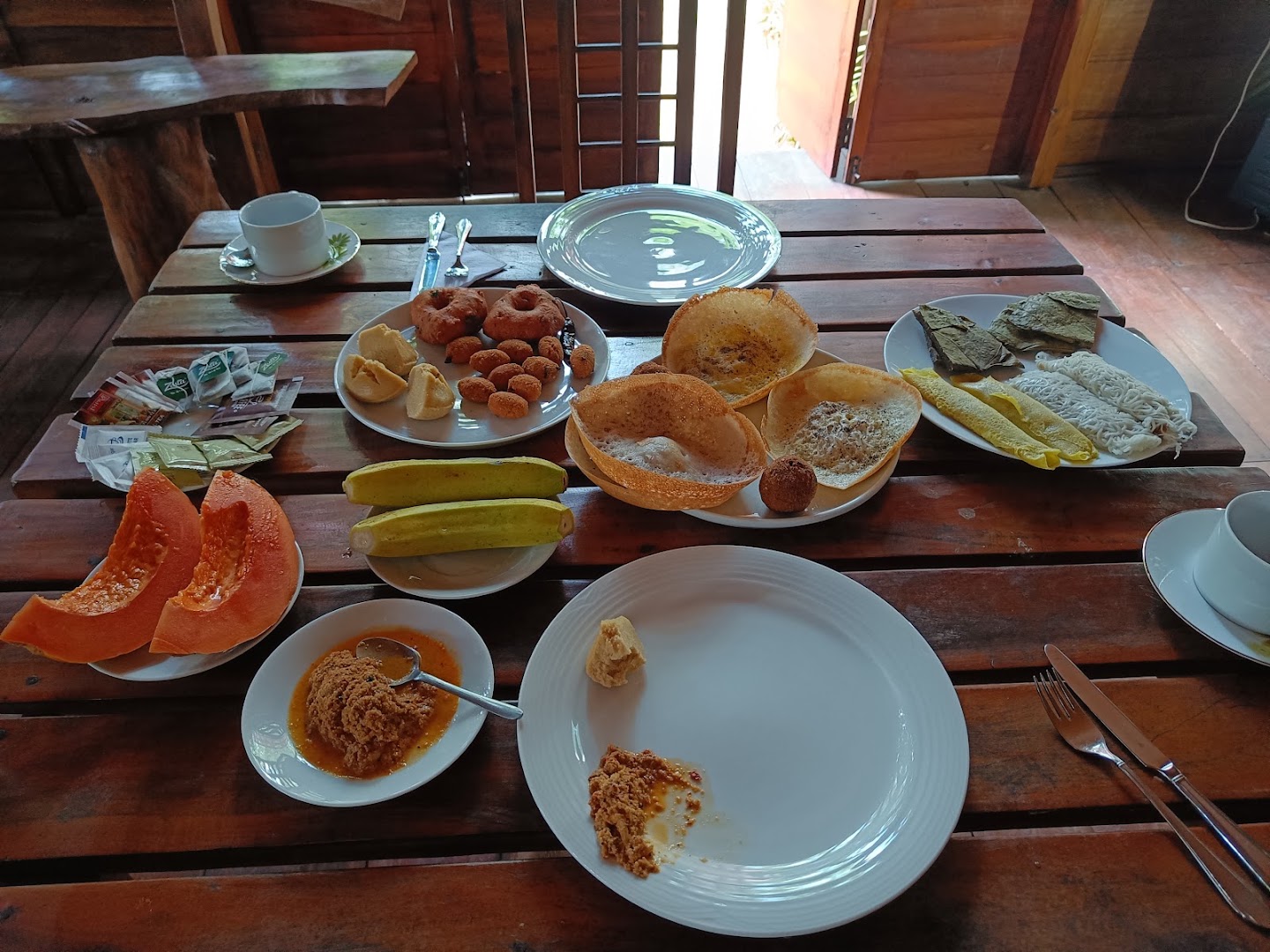 Golden Rainbow Restaurant: appetizing photo of breakfast spread