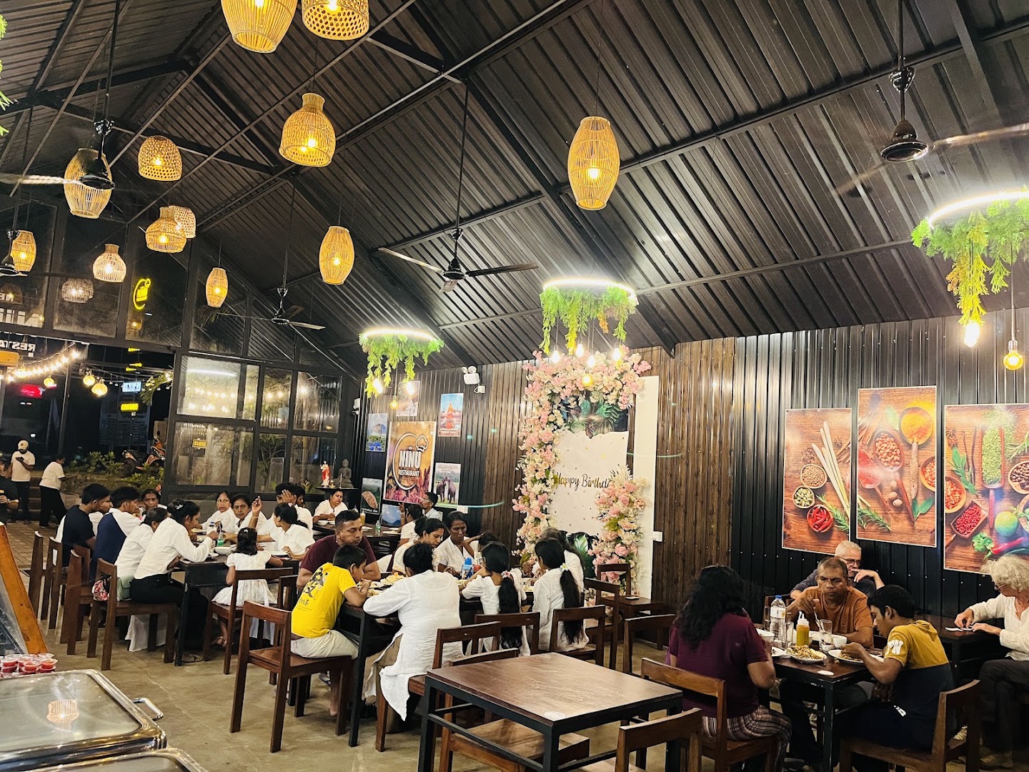 New Ninu Restaurant: inviting restaurant atmosphere