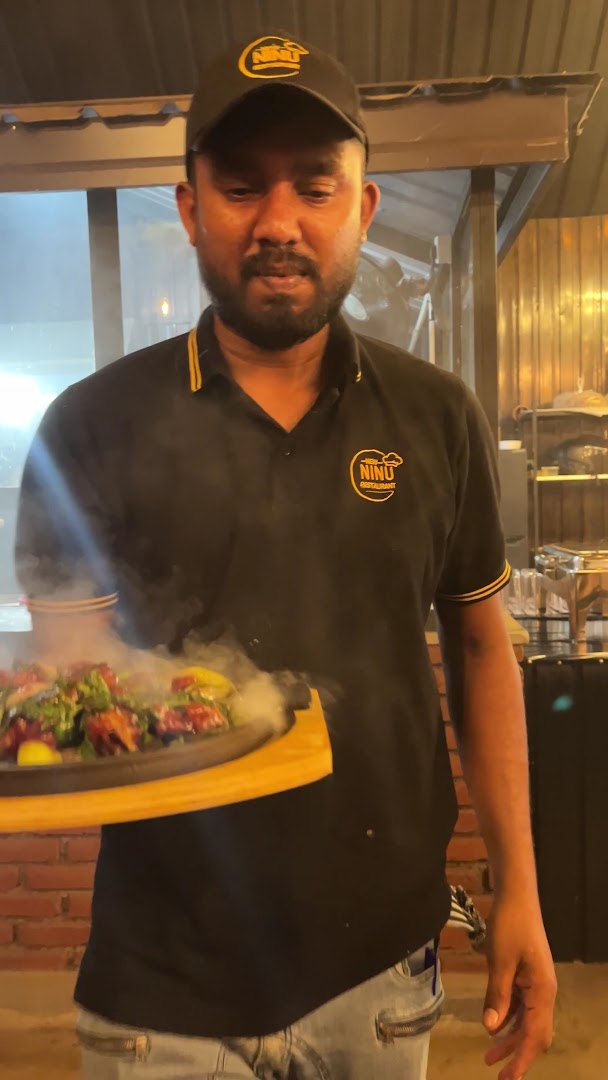 New Ninu Restaurant: professional staff serving food
