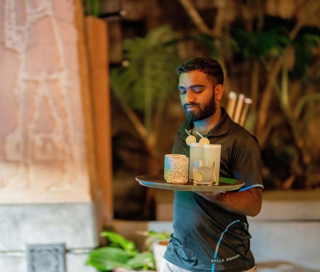 Cafebelle Ella: professional photo of staff serving