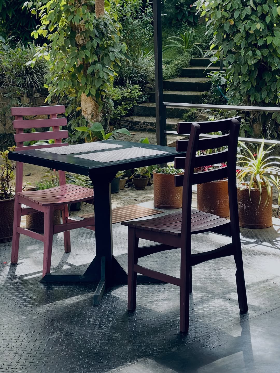 Ever After ~ Ella, Sri Lanka: inviting and clear restaurant seating