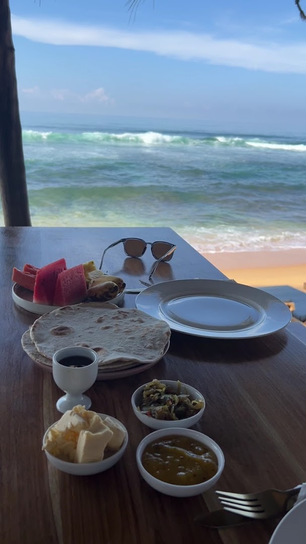 Amaroo: appealing breakfast with ocean view
