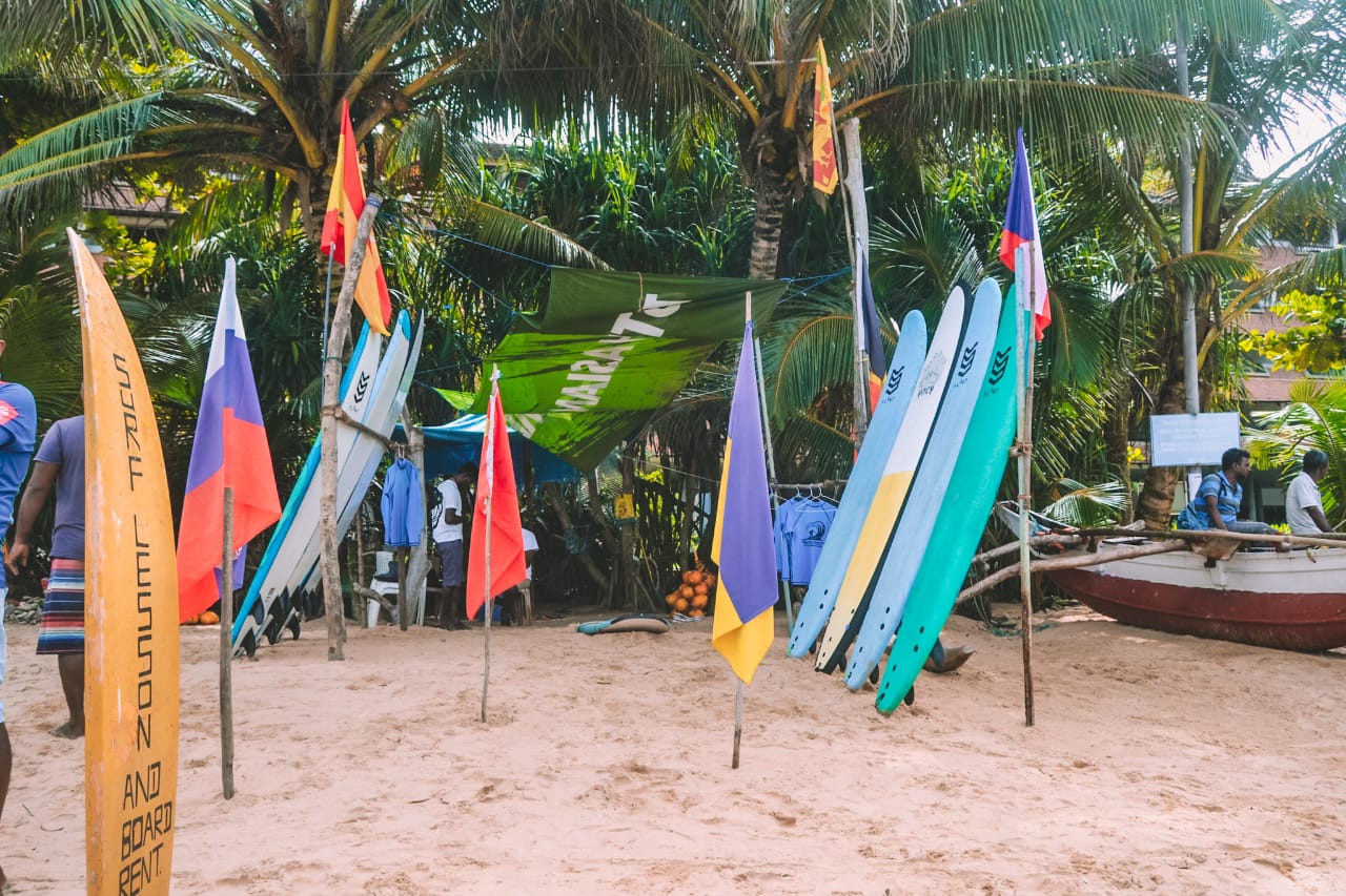 Blue Surf - Hikkaduwa: shop products and atmosphere