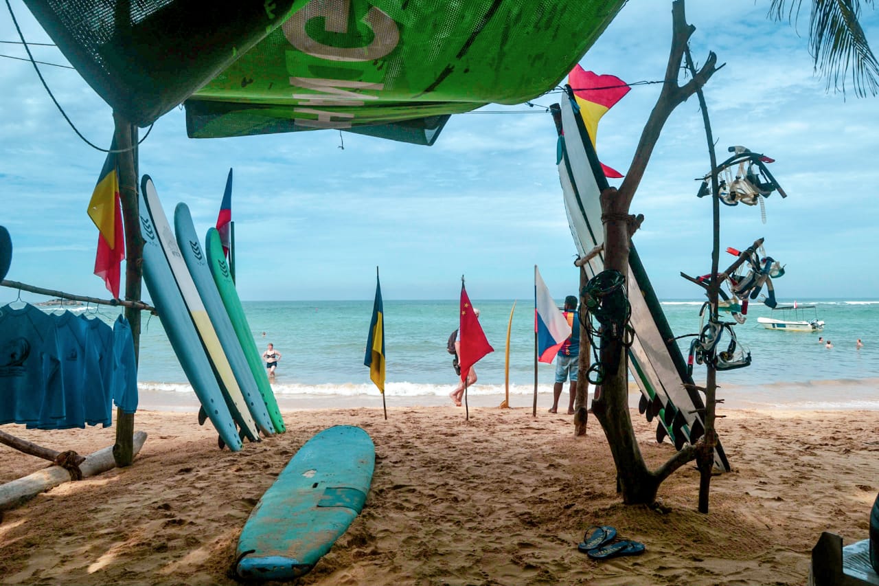 Blue Surf - Hikkaduwa: shop atmosphere and products